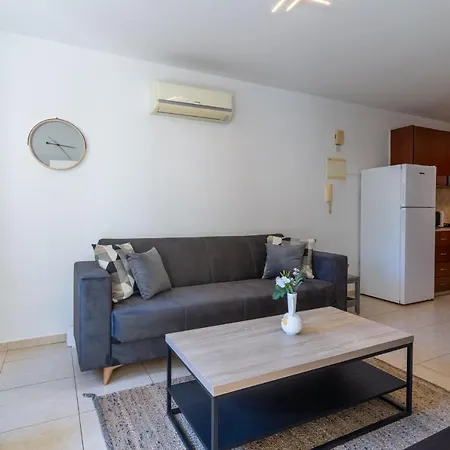 Daire Mia 1-br & Balcony In
