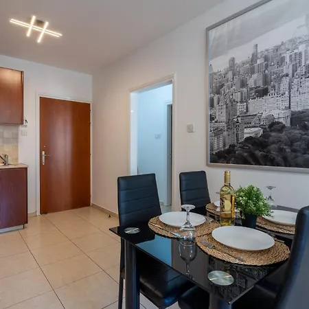 Mia 1-Br Apartment & Balcony In Larnaca *