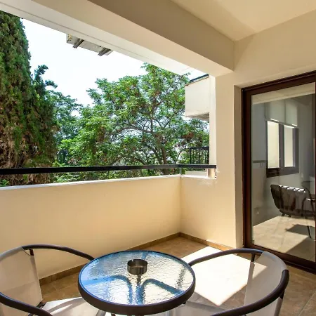 Daire Mia 1-br & Balcony In Larnaca