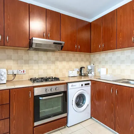 Mia 1-br & Balcony In * Ларнака