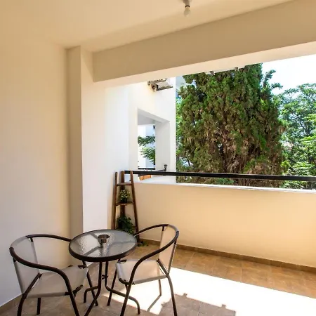 Mia 1-br & Balcony In * Ларнака